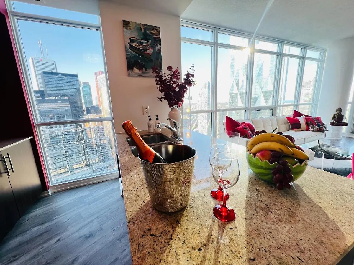 Spacious Lux 2Bd Downtown Toronto With Parking!