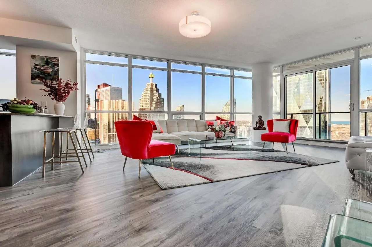 Spacious Lux 2Bd Downtown Toronto With Parking!