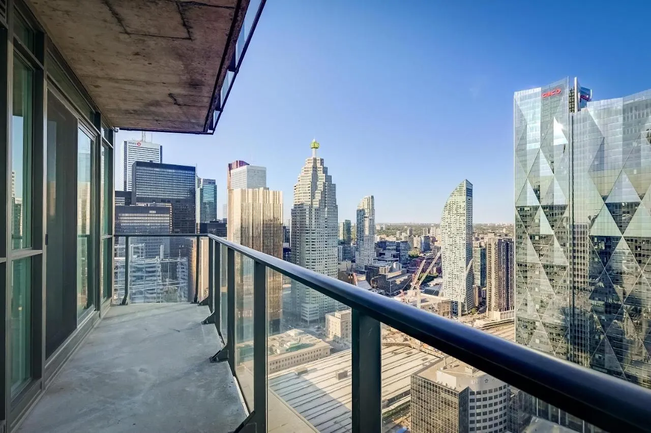 Spacious Lux 2Bd Downtown Toronto With Parking! Apartment