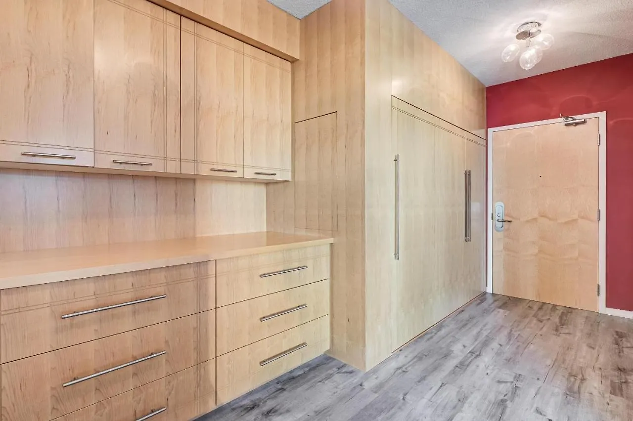 Spacious Lux 2Bd Downtown Toronto With Parking!